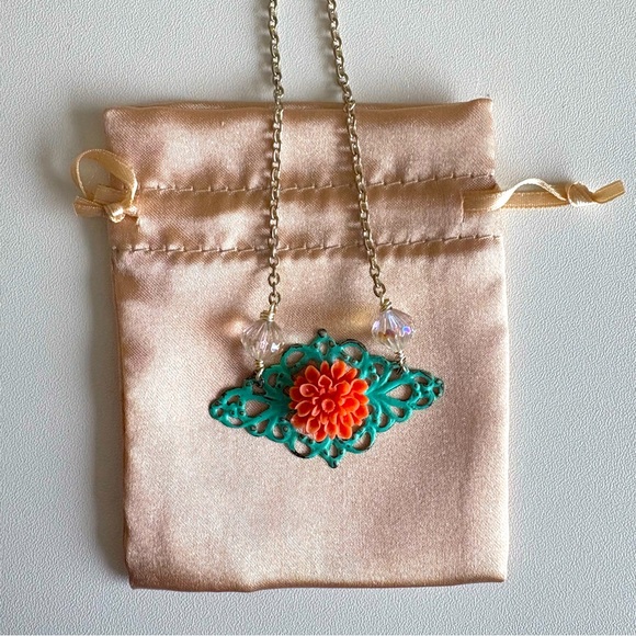 Flower on Lace Necklace - Picture 1 of 8